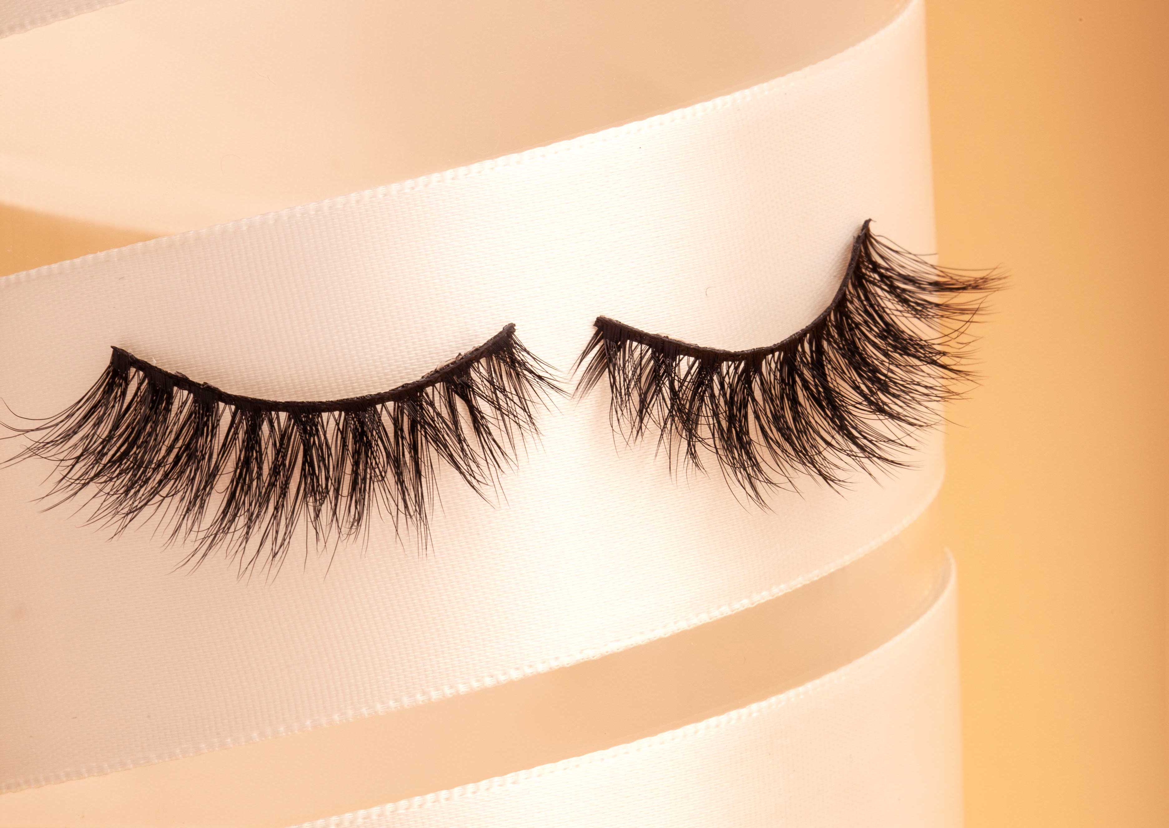 OKT Lashes. Best false eyelashes. Faux Mink eyelashes. Best fake eyelashes. Edmonton False Eyelashes. Fake eyelashes. How to clean false eyelashes. How to apply false eyelashes. Fake eyelash storage. False eyelashes storage. Reusable false eyelashes.