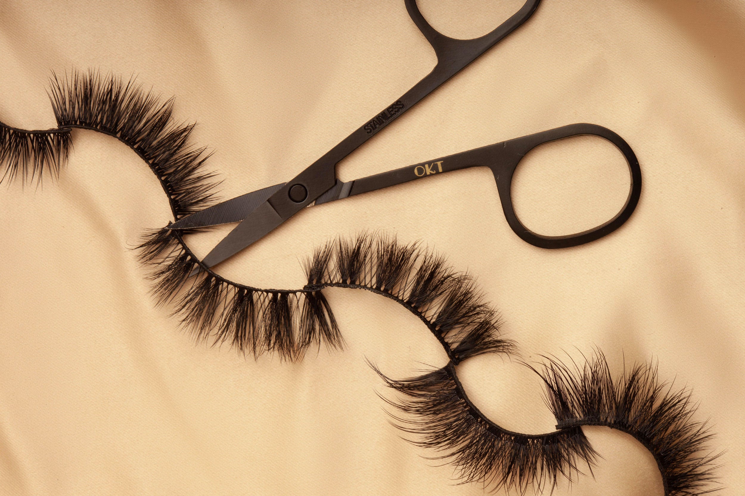 OKT Lashes. Best false eyelashes. Cat eyelashes. Best fake eyelashes. Edmonton False Eyelashes. Fake eyelashes. How to clean false eyelashes. How to apply false eyelashes. Fake eyelash storage. False eyelashes storage. Reusable false eyelashes.