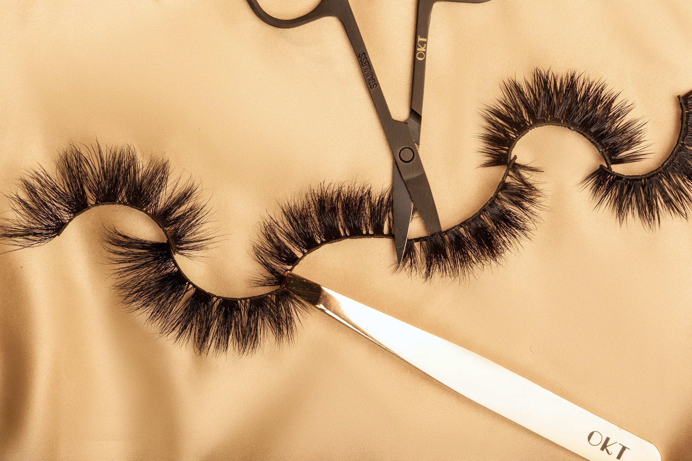 OKT Lashes. Best false eyelashes. Dramatic eyelashes. Best fake eyelashes. Edmonton False Eyelashes. Fake eyelashes. How to clean false eyelashes. How to apply false eyelashes. Fake eyelash storage. False eyelashes storage. Reusable false eyelashes.