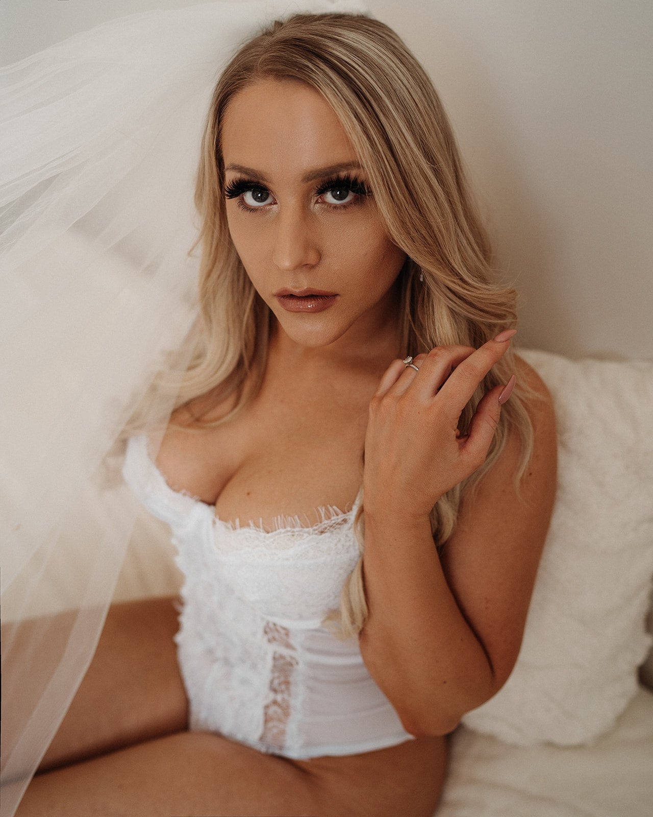 OKT Lashes. Wedding lashes. Best false eyelashes for brides. Bridal eyelashes. Best fake eyelashes. Edmonton False Eyelashes. Fake eyelashes. How to clean false eyelashes. How to apply false eyelashes. Fake eyelash storage. False eyelashes storage. Reusable false eyelashes.