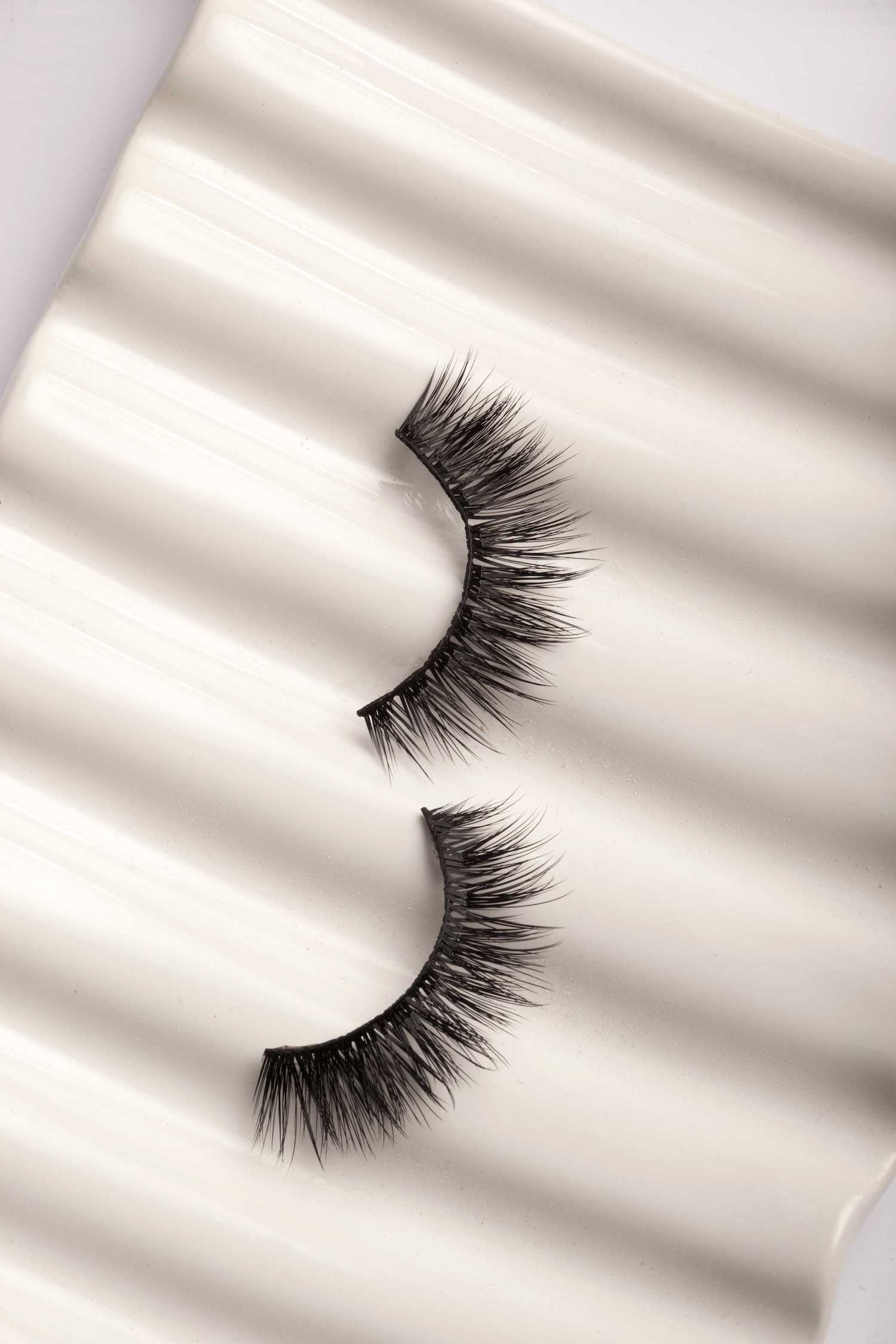 OKT Lashes. Best false eyelashes. Natural lashes. False eyelashes that look natural. Best fake eyelashes. Edmonton False Eyelashes. Fake eyelashes. How to clean false eyelashes. How to apply false eyelashes. Reusable false eyelashes.