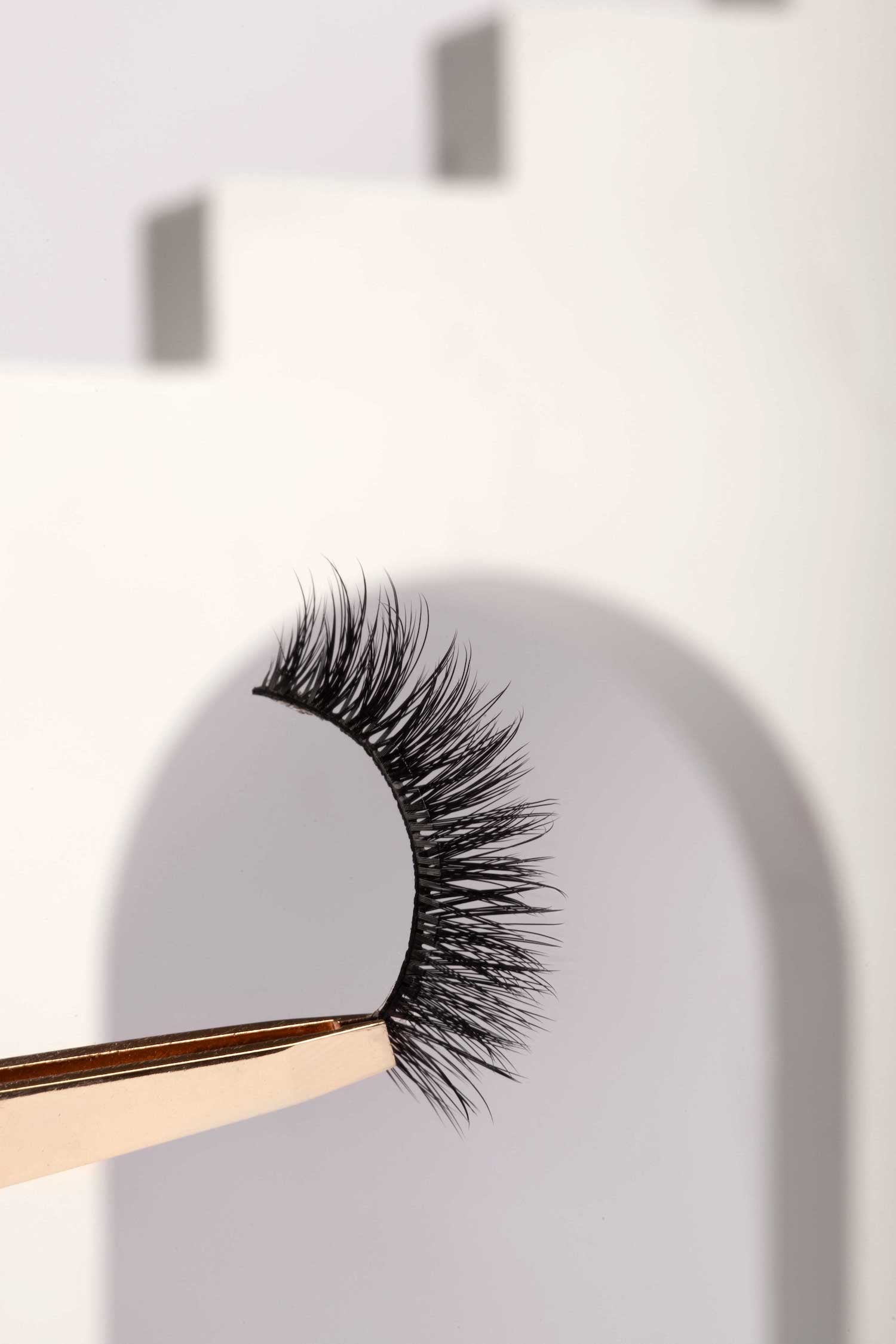 OKT Lashes. Best false eyelashes. Natural lashes. False eyelashes that look natural. Best fake eyelashes. Edmonton False Eyelashes. Fake eyelashes. How to clean false eyelashes. How to apply false eyelashes. Reusable false eyelashes.