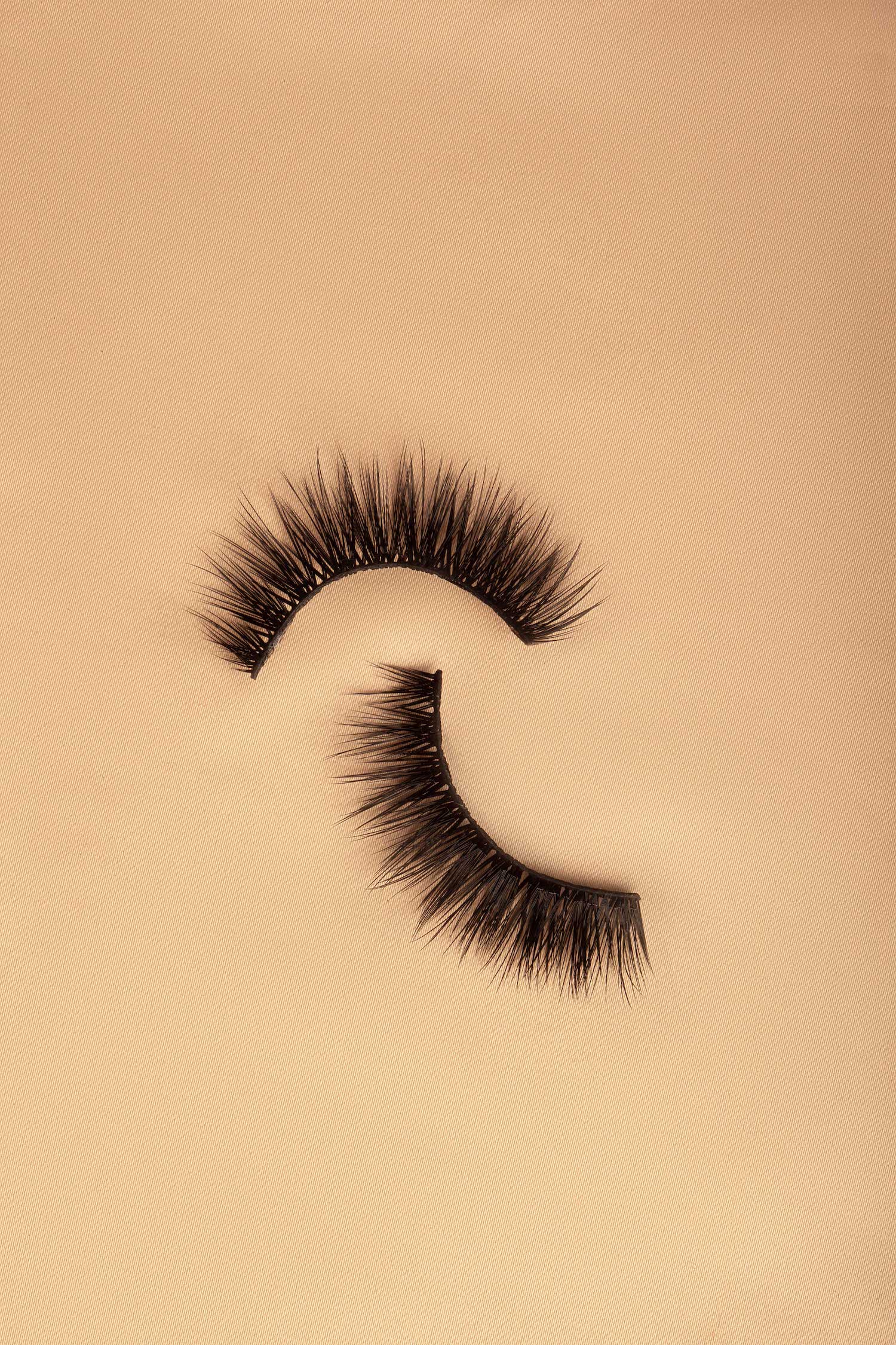 OKT Lashes. Best false eyelashes. Natural lashes. False eyelashes that look natural. Best fake eyelashes. Edmonton False Eyelashes. Fake eyelashes. How to clean false eyelashes. How to apply false eyelashes. Reusable false eyelashes.