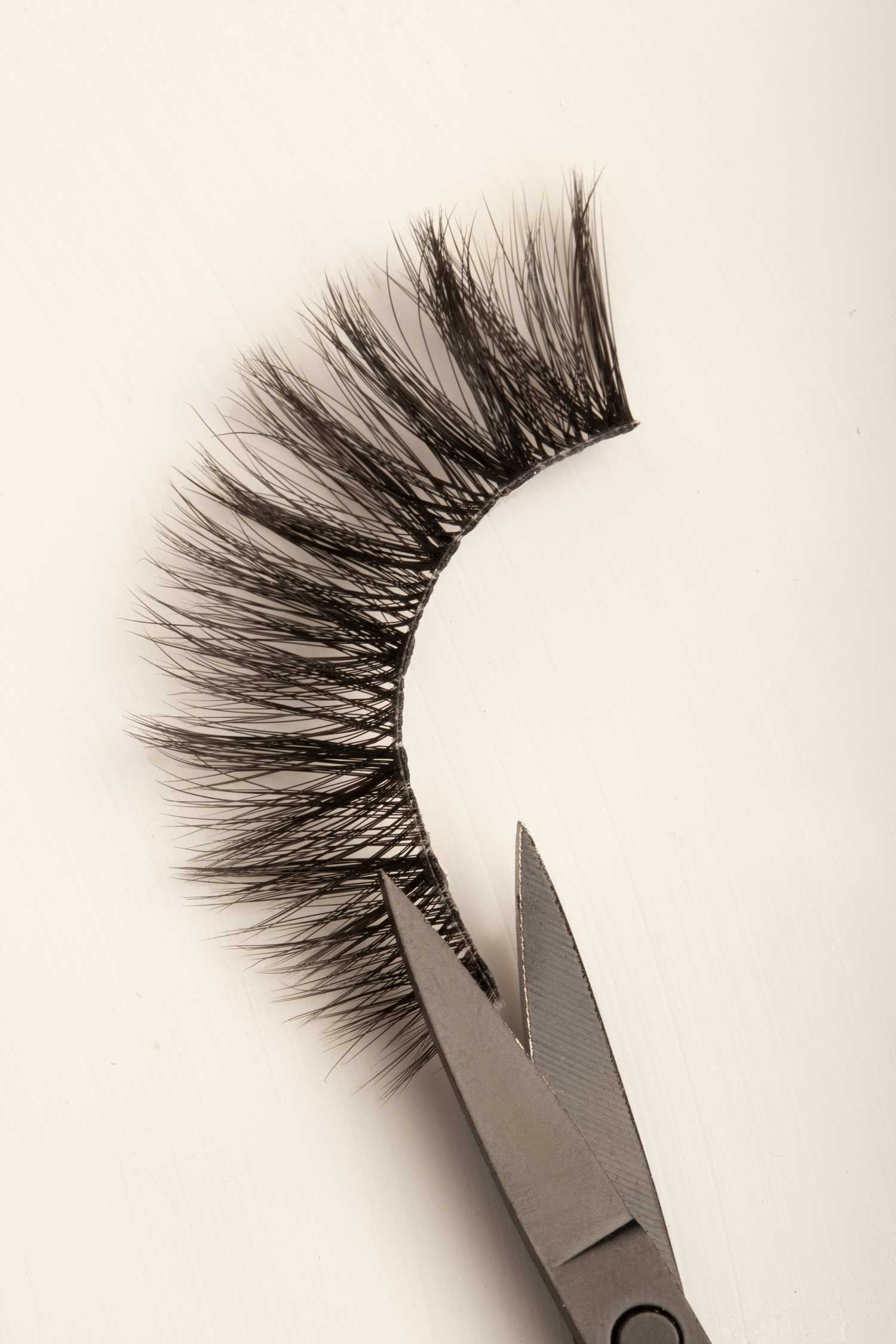 OKT Lashes. Best false eyelashes. Dramatic eyelashes. Best fake eyelashes. Edmonton False Eyelashes. Fake eyelashes. How to clean false eyelashes. How to apply false eyelashes. Fake eyelash storage. False eyelashes storage. Reusable false eyelashes.