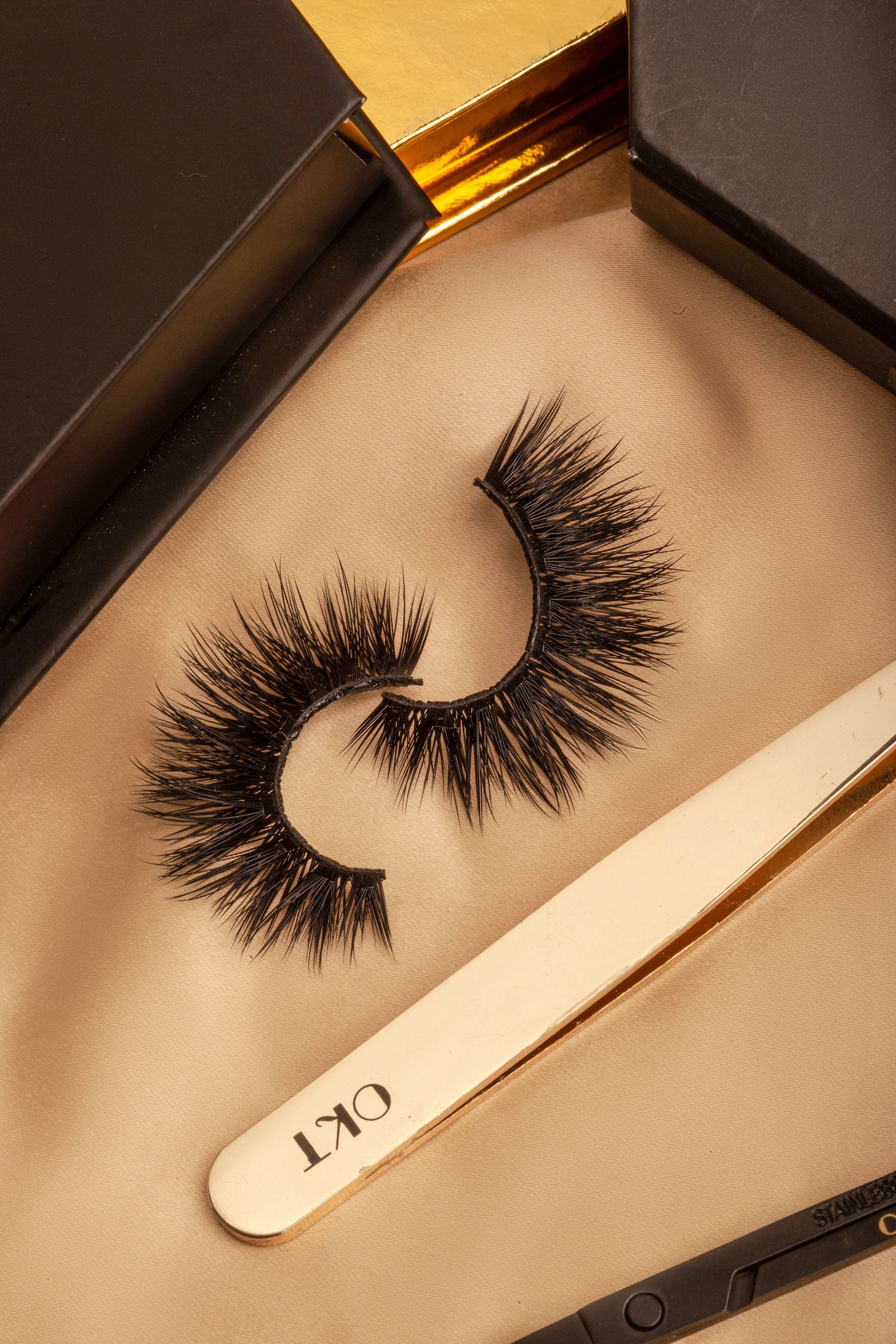 OKT Lashes. Best false eyelashes. Dramatic lashes. Cat eyelashes. Best fake eyelashes. Edmonton False Eyelashes. Fake eyelashes. How to clean false eyelashes. How to apply false eyelashes. Fake eyelash storage. False eyelashes storage. Reusable false eyelashes.