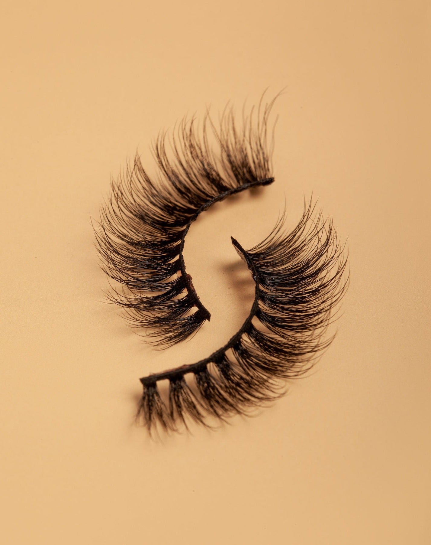OKT Lashes. Best false eyelashes. Doll eyelashes. Best fake eyelashes. Edmonton False Eyelashes. Fake eyelashes. How to clean false eyelashes. How to apply false eyelashes. Fake eyelash storage. False eyelashes storage. Reusable false eyelashes