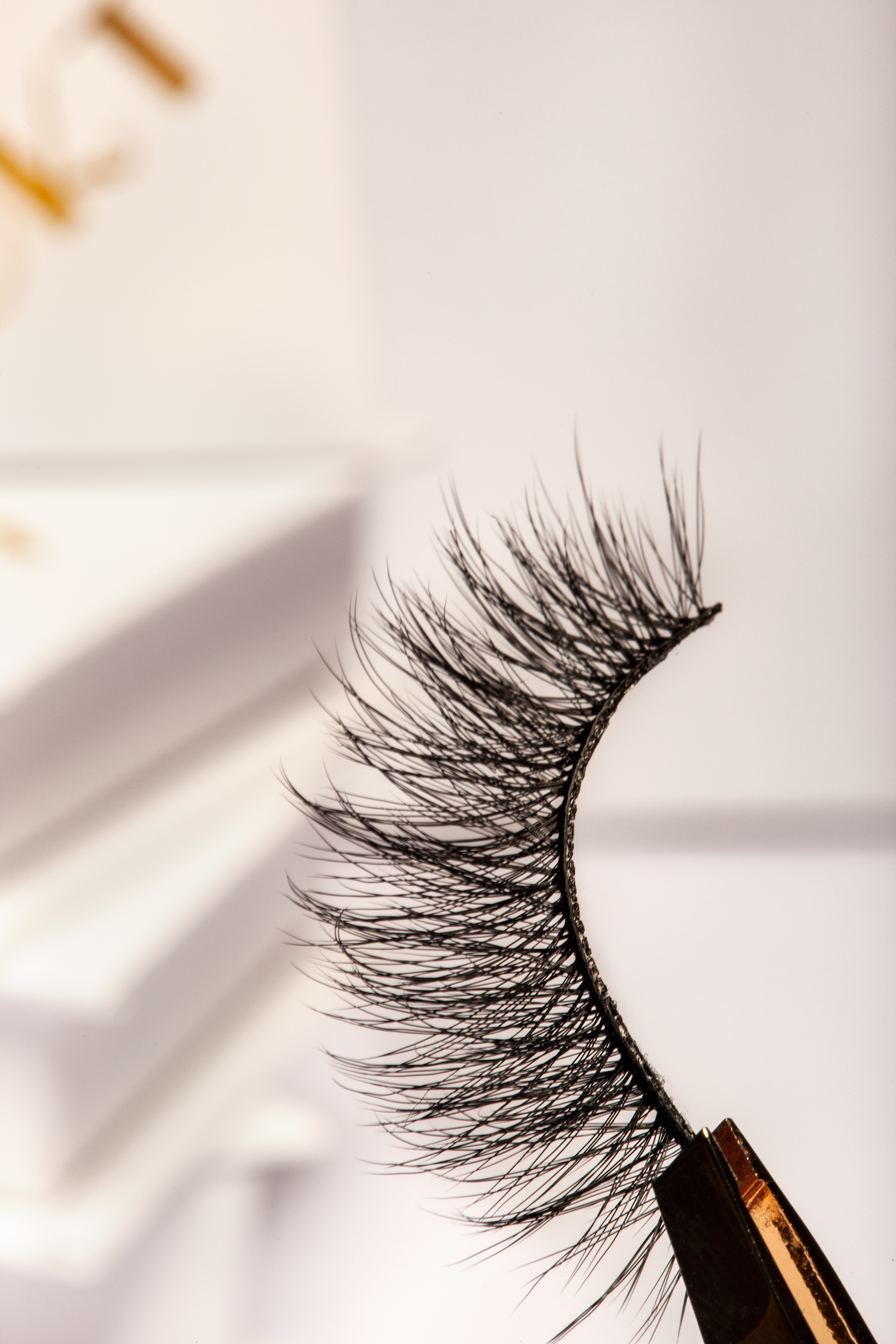 OKT Lashes. Best false eyelashes. Natural lashes. False eyelashes that look natural. Best fake eyelashes. Edmonton False Eyelashes. Fake eyelashes. How to clean false eyelashes. How to apply false eyelashes. Reusable false eyelashes.