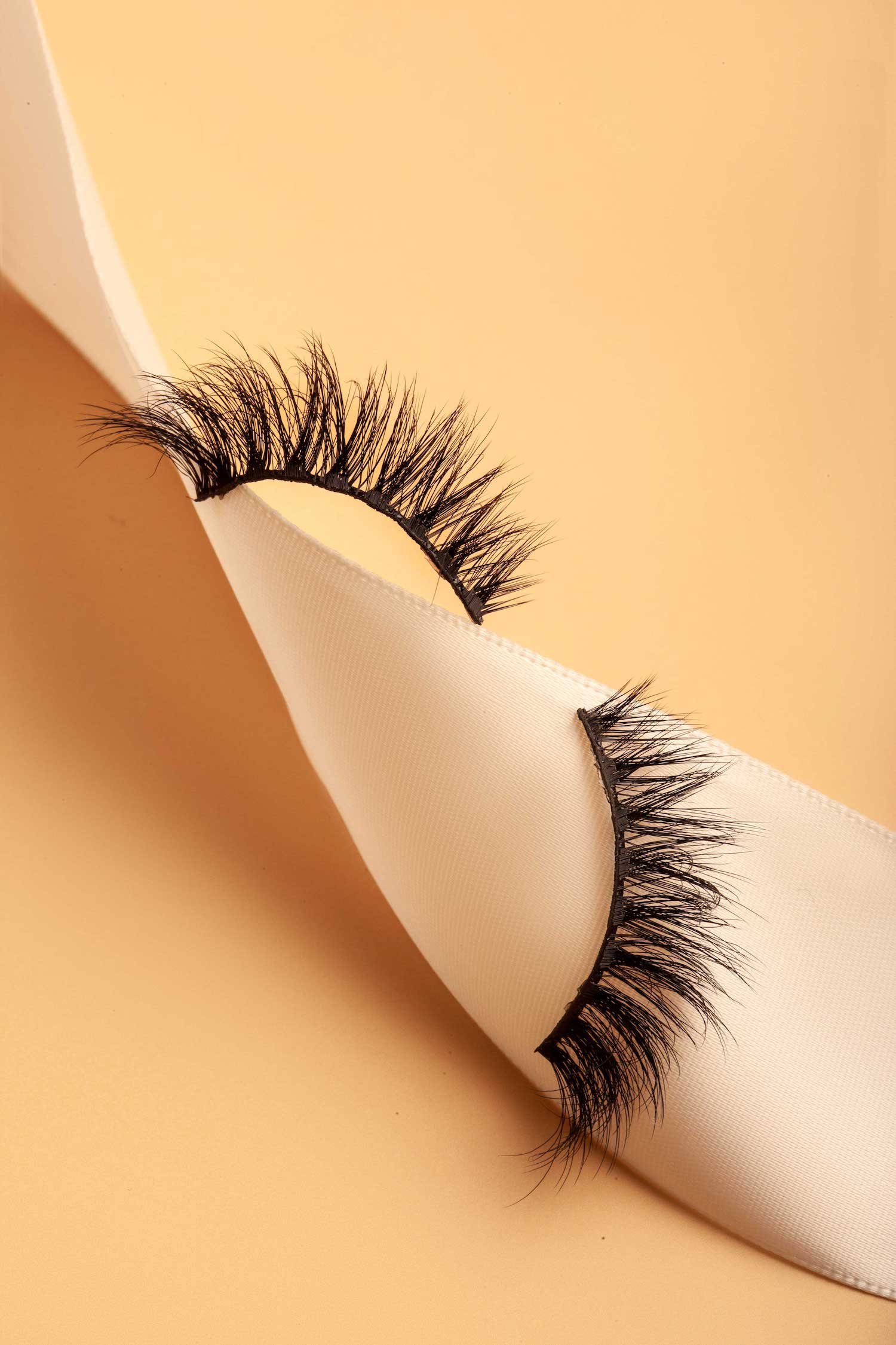 OKT Lashes. Best false eyelashes. Cat eyelashes. Best fake eyelashes. Edmonton False Eyelashes. Fake eyelashes. How to clean false eyelashes. How to apply false eyelashes. Fake eyelash storage. False eyelashes storage. Reusable false eyelashes.