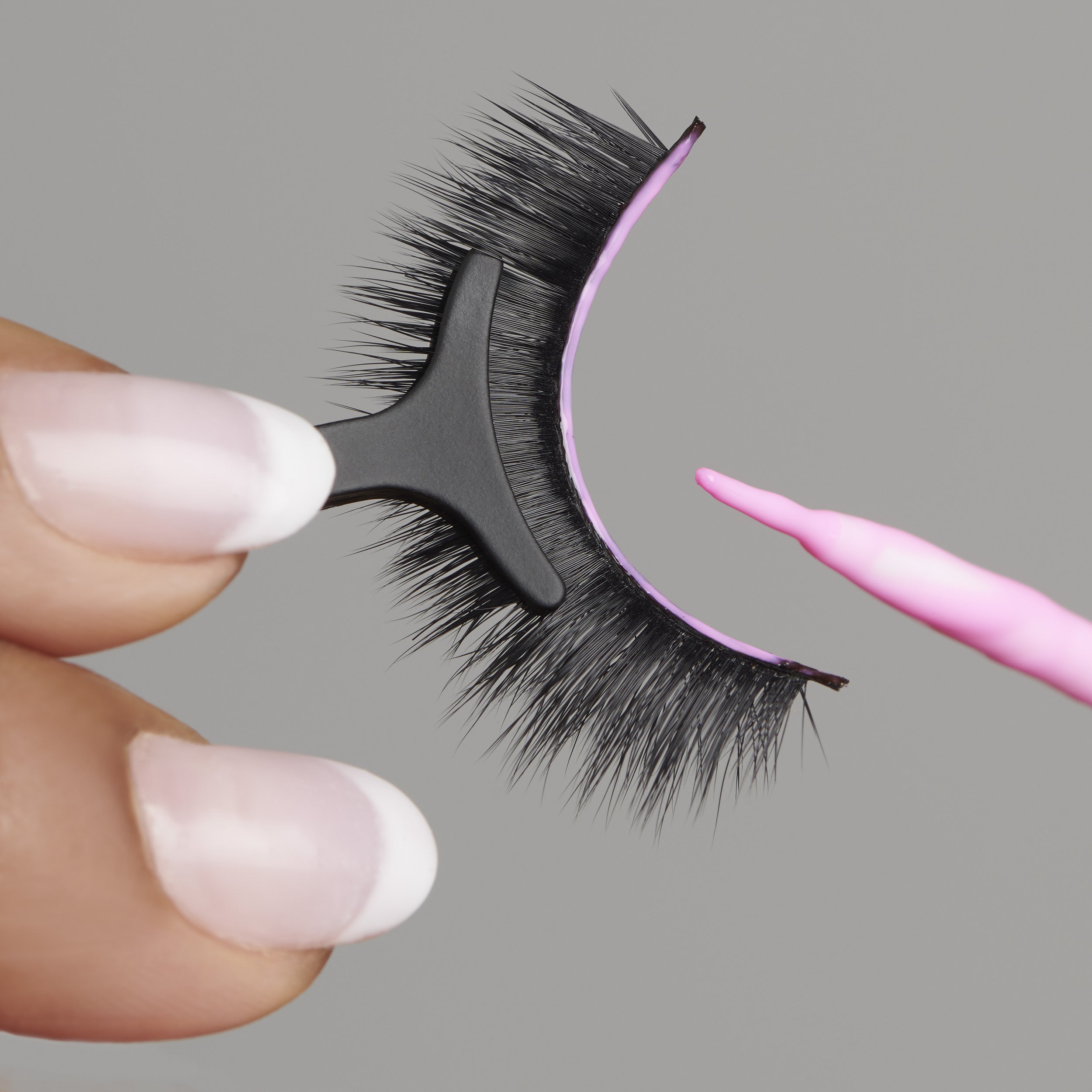 Lash glue for sensitive eyes. OKT Lashes. True Glue. Lash adhesive. How to apply false eyelashes. Applying fake lashes.