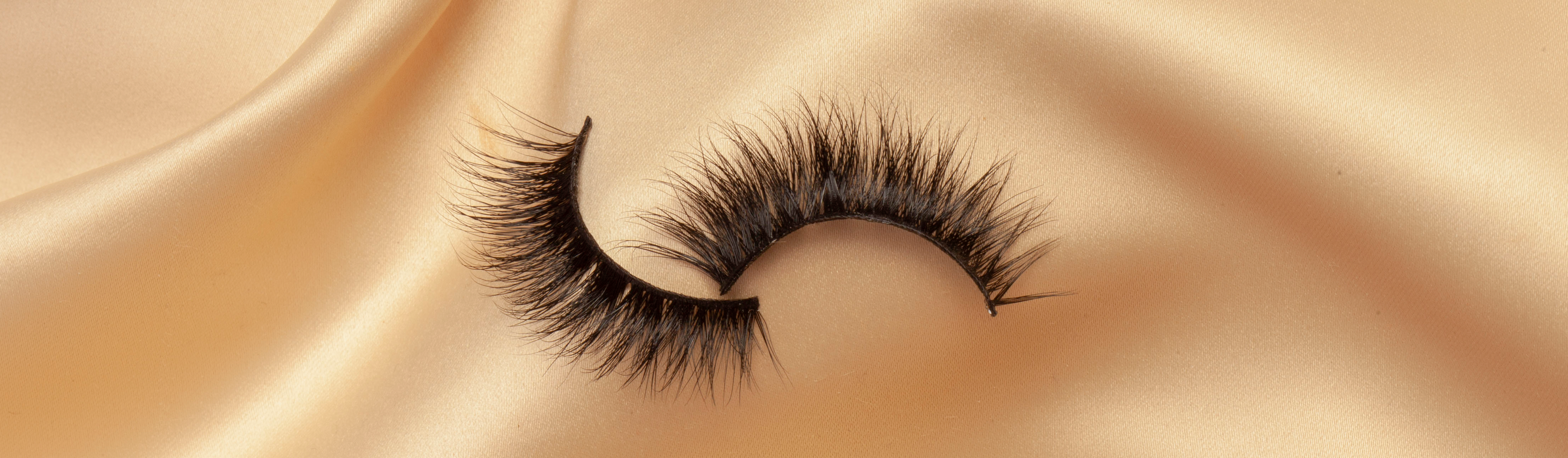 OKT Lashes. Best false eyelashes. Mink eyelashes. Best fake eyelashes. Edmonton False Eyelashes.  Fake eyelashes. How to clean false eyelashes. How to apply false eyelashes. Fake eyelash storage. False eyelashes storage. Reusable false eyelashes.