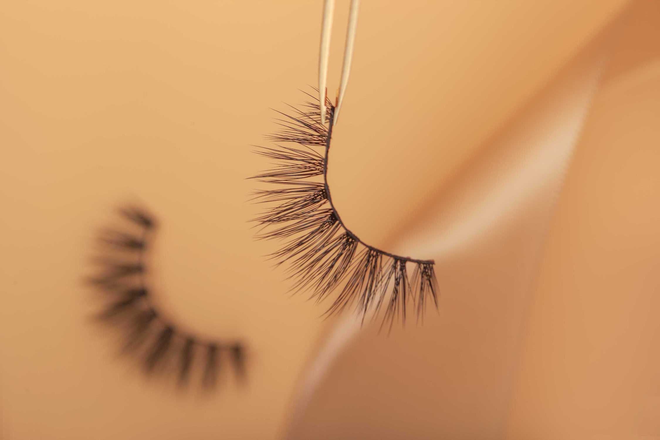 OKT Lashes. Best false eyelashes. Natural lashes. False eyelashes that look natural. Best fake eyelashes. Edmonton False Eyelashes. Fake eyelashes. How to clean false eyelashes. How to apply false eyelashes. Reusable false eyelashes.