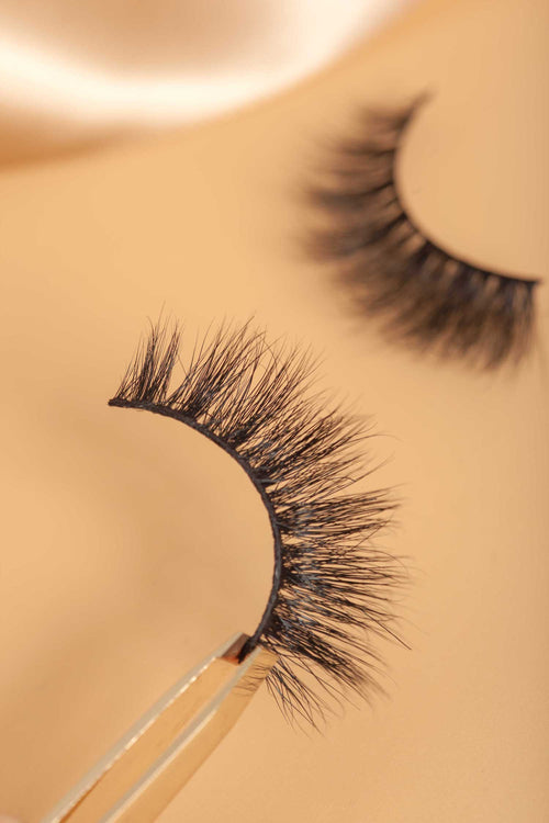 OKT Lashes. Best false eyelashes. Cat eyelashes. Best fake eyelashes. Edmonton False Eyelashes. Fake eyelashes. How to clean false eyelashes. How to apply false eyelashes. Fake eyelash storage. False eyelashes storage. Reusable false eyelashes.