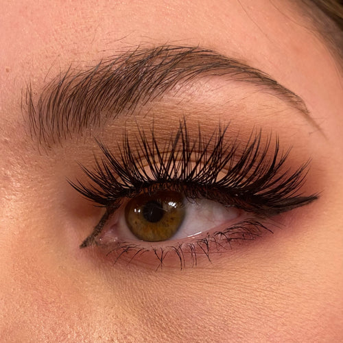 OKT Lashes. Best false eyelashes. Dramatic eyelashes. Best fake eyelashes. Edmonton False Eyelashes. Fake eyelashes. How to clean false eyelashes. How to apply false eyelashes. Fake eyelash storage. False eyelashes storage. Reusable false eyelashes.