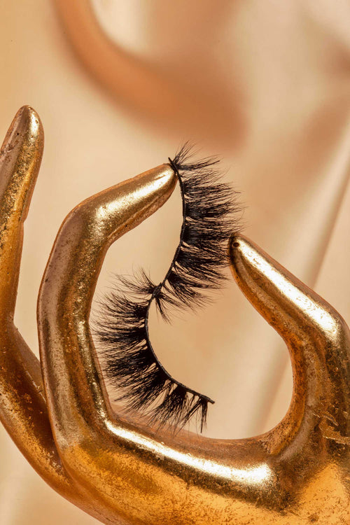 OKT Lashes. Best false eyelashes. Doll eyelashes. Best fake eyelashes. Edmonton False Eyelashes.  Fake eyelashes. How to clean false eyelashes. How to apply false eyelashes. Fake eyelash storage. False eyelashes storage. Reusable false eyelashes.