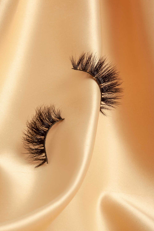 OKT Lashes. Best false eyelashes. Doll eyelashes. Best fake eyelashes. Edmonton False Eyelashes.  Fake eyelashes. How to clean false eyelashes. How to apply false eyelashes. Fake eyelash storage. False eyelashes storage. Reusable false eyelashes.