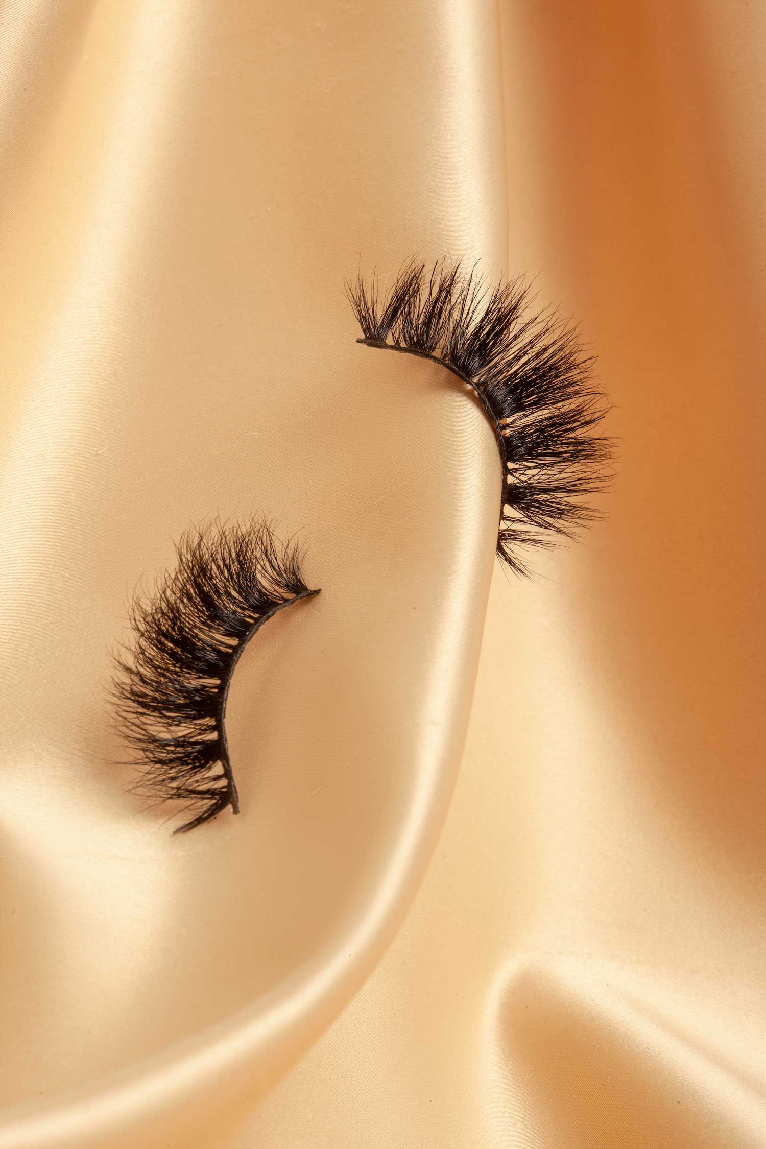 OKT Lashes. Best false eyelashes. Dramatic lashes. Cat eyelashes. Best fake eyelashes. Edmonton False Eyelashes. Fake eyelashes. How to clean false eyelashes. How to apply false eyelashes. Fake eyelash storage. False eyelashes storage. Reusable false eyelashes.