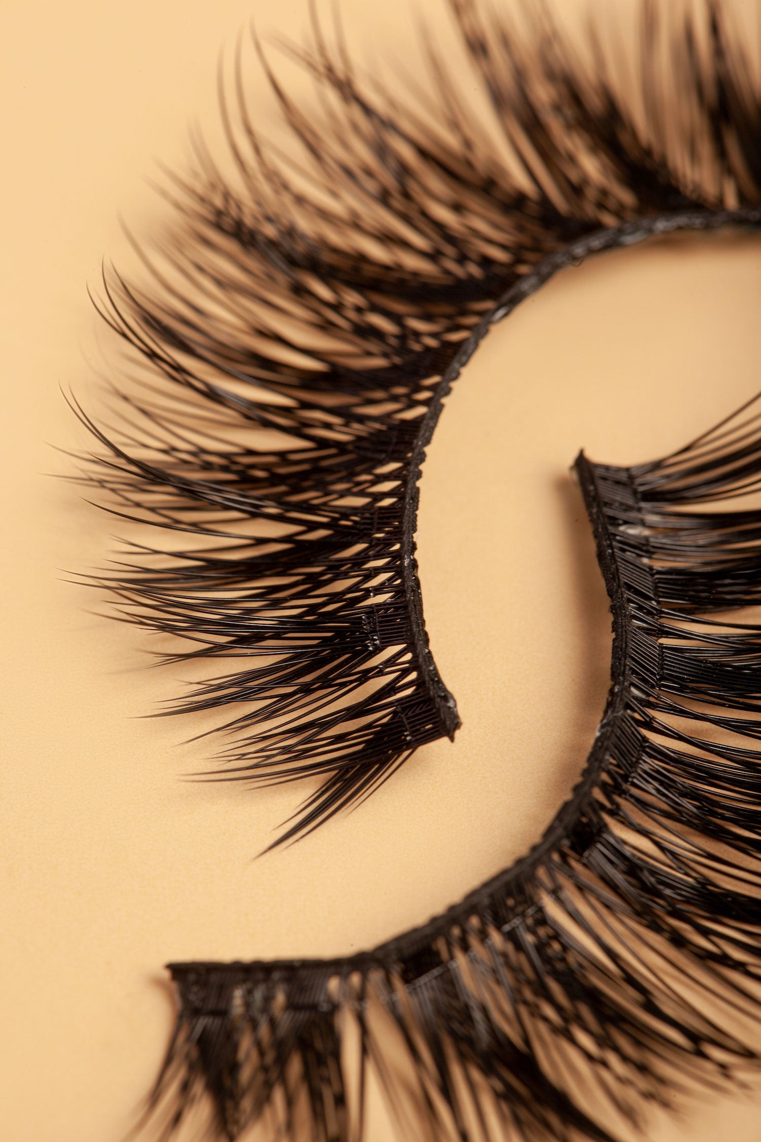OKT Lashes. Best false eyelashes. Dramatic eyelashes. Best fake eyelashes. Edmonton False Eyelashes. Fake eyelashes. How to clean false eyelashes. How to apply false eyelashes. Fake eyelash storage. False eyelashes storage. Reusable false eyelashes.