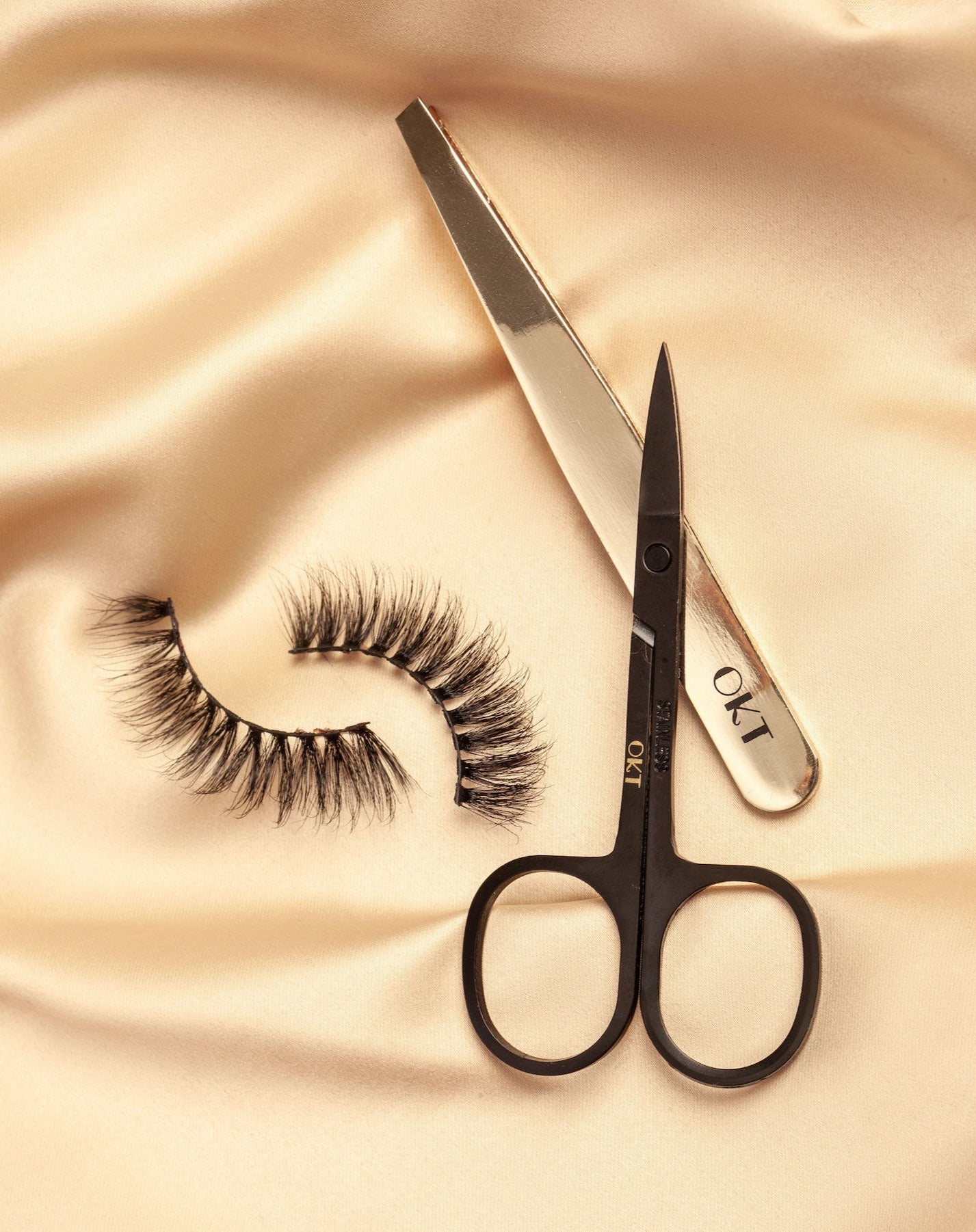 OKT Lashes. Best false eyelashes. Doll eyelashes. Best fake eyelashes. Edmonton False Eyelashes.  Fake eyelashes. How to clean false eyelashes. How to apply false eyelashes. Fake eyelash storage. False eyelashes storage. Reusable false eyelashes