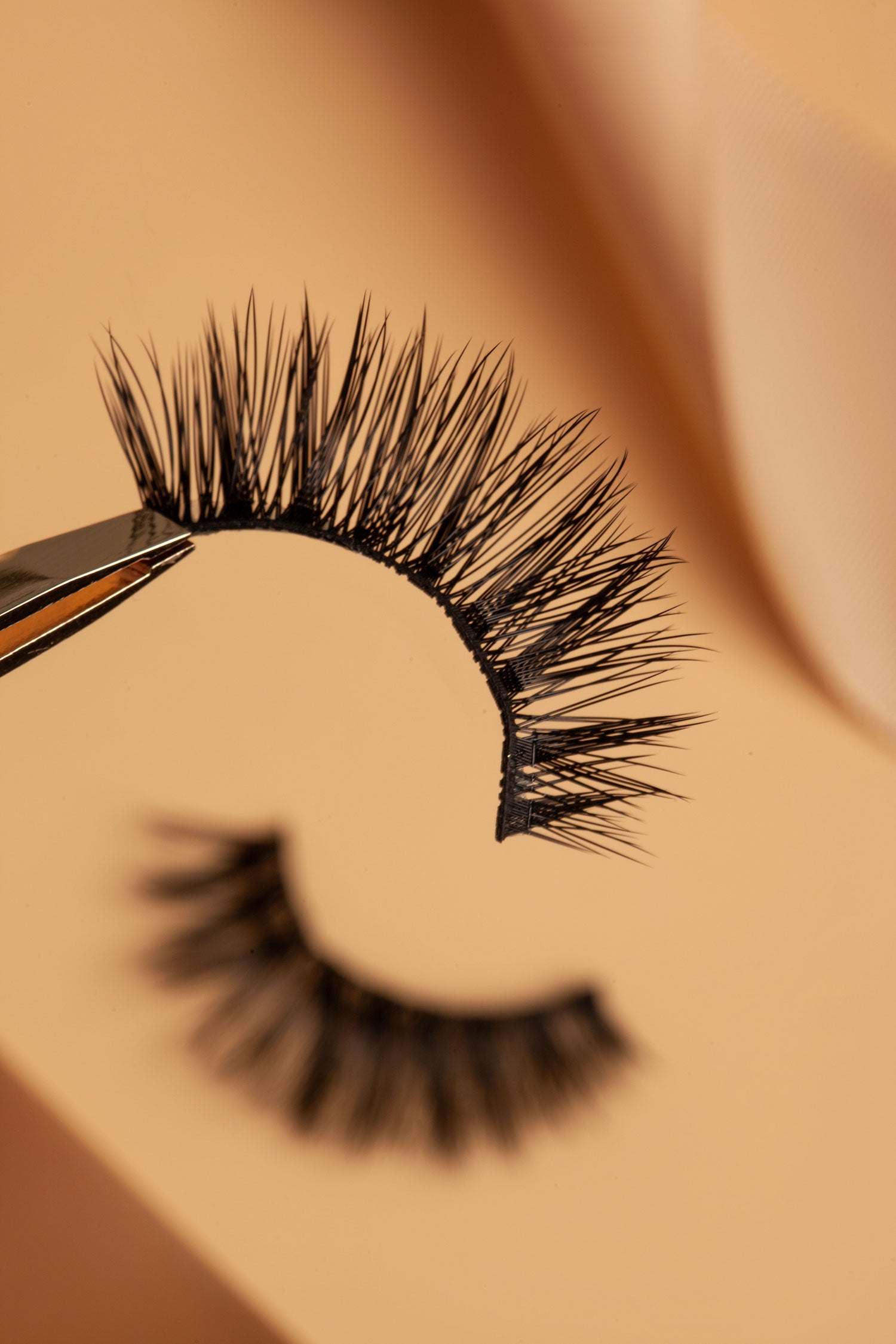 OKT Lashes. Best false eyelashes. Dramatic eyelashes. Best fake eyelashes. Edmonton False Eyelashes. Fake eyelashes. How to clean false eyelashes. How to apply false eyelashes. Fake eyelash storage. False eyelashes storage. Reusable false eyelashes.